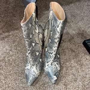Snake Print Pointed Toe Western-Style Boots
